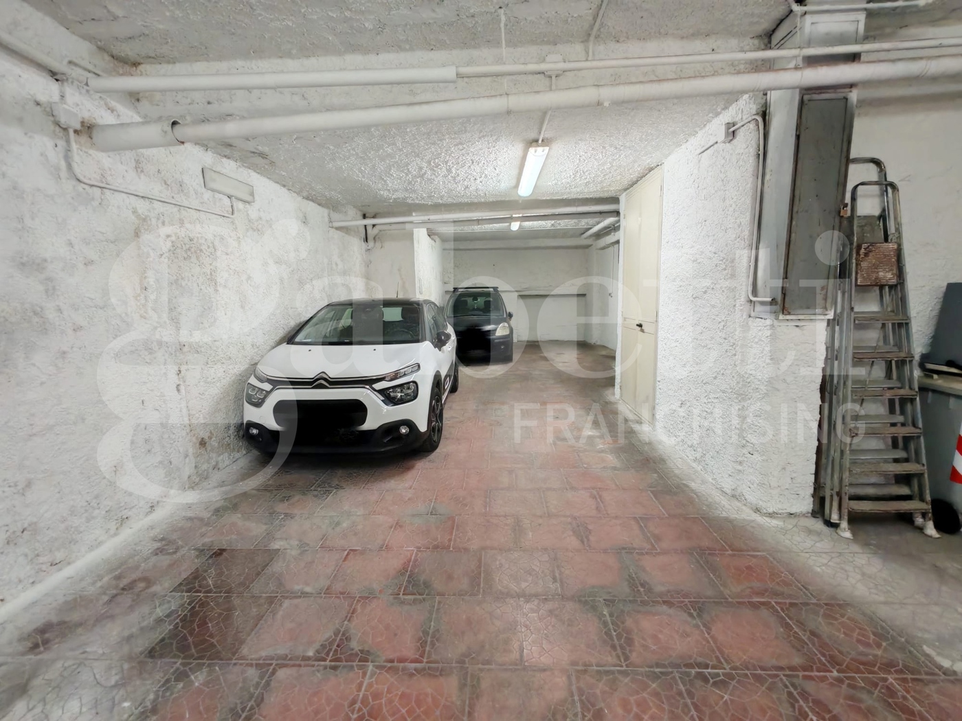 Box/Garage 75mq in vendita a San Giorgio a Cremano