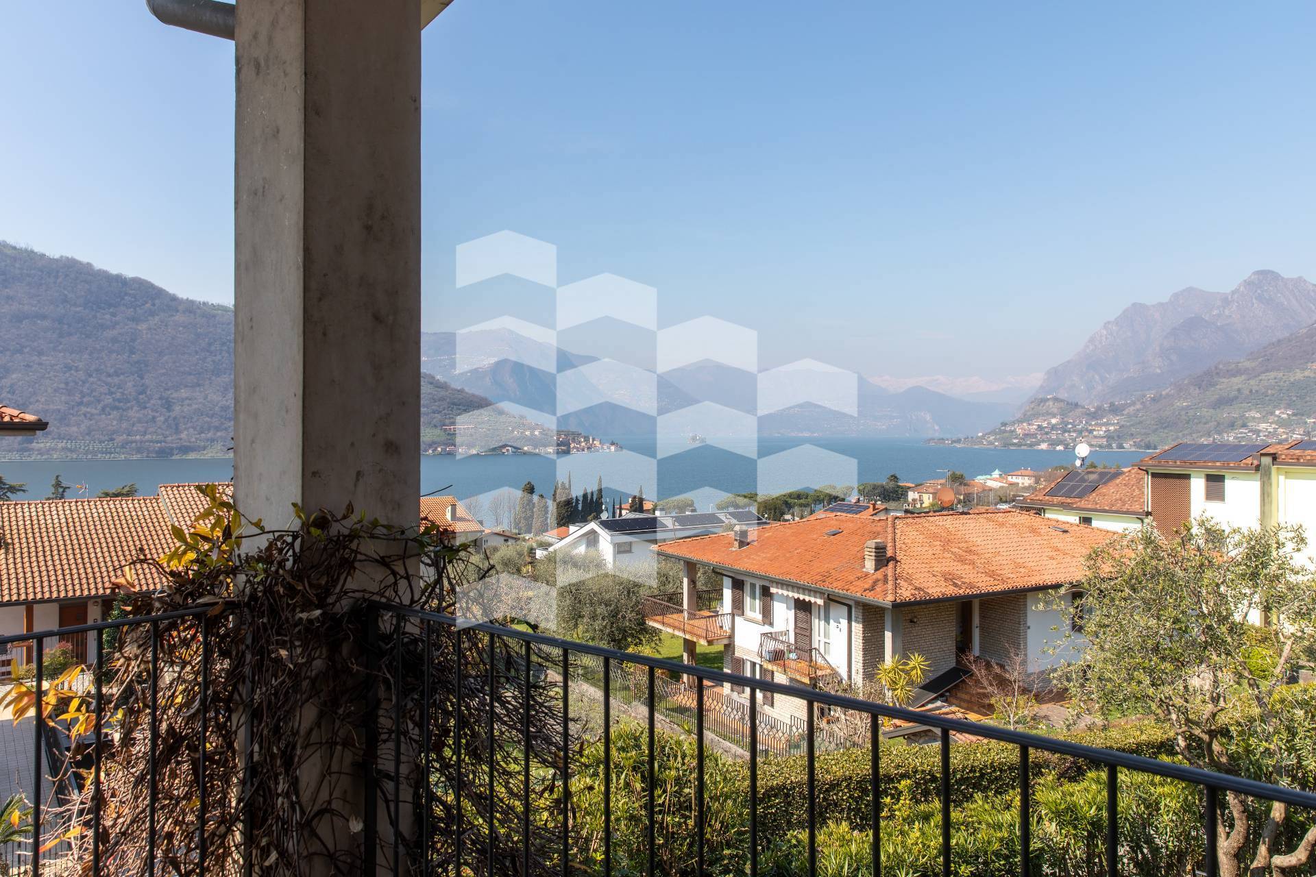 Villa in vendita a Sale Marasino