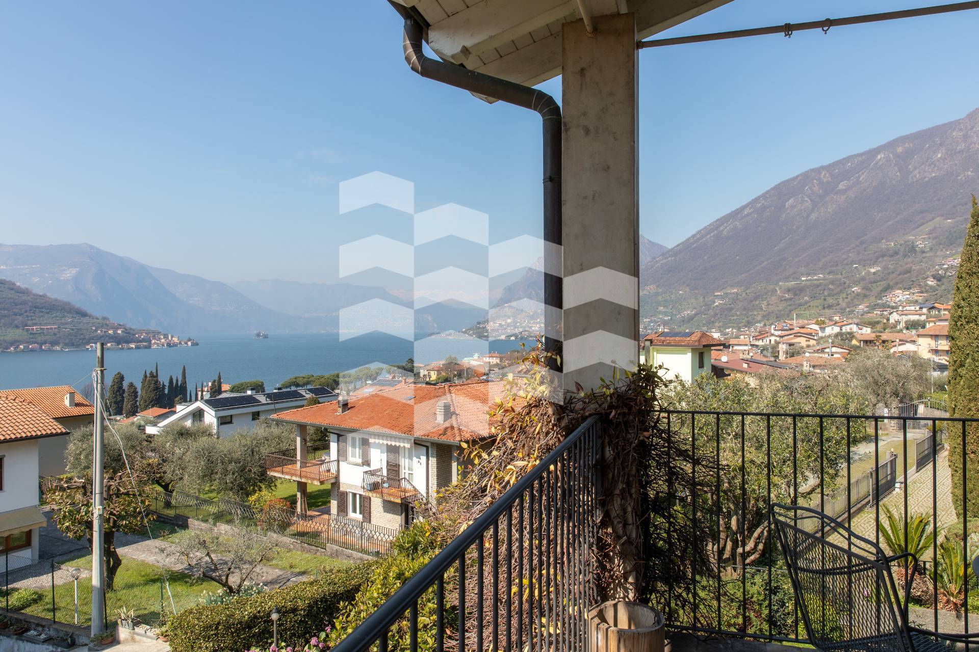 Villa in vendita a Sale Marasino