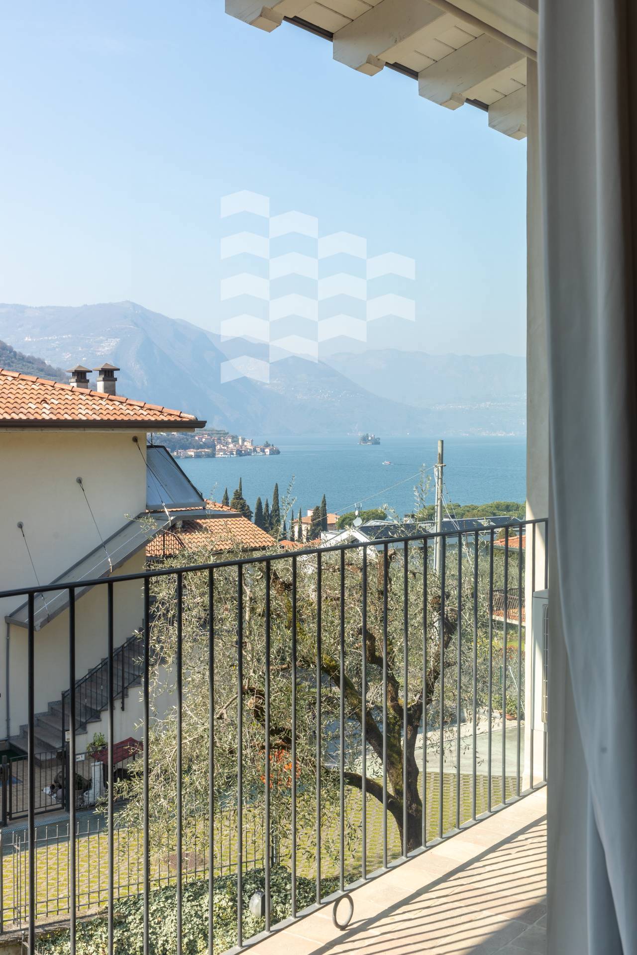 Villa in vendita a Sale Marasino