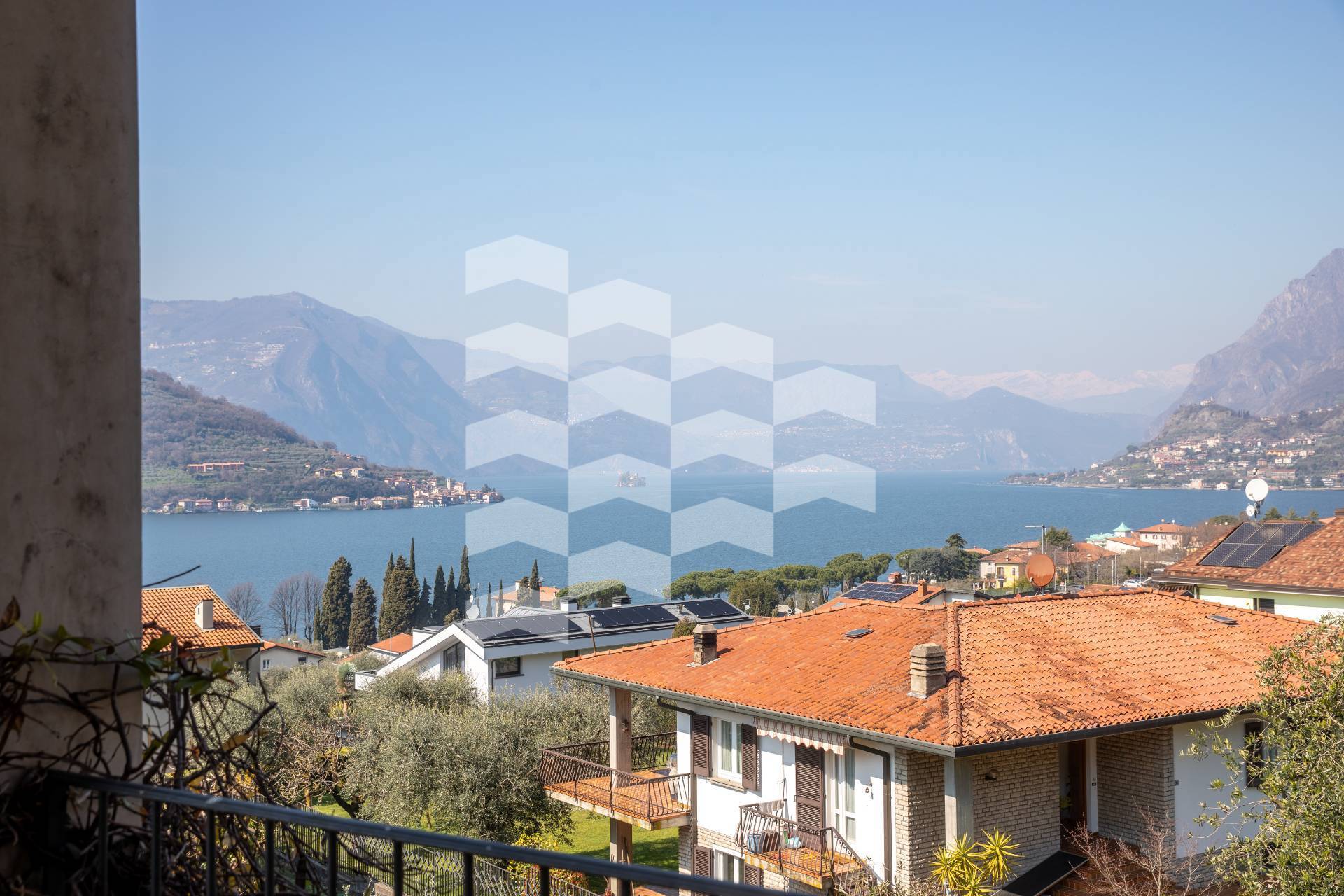 Villa in vendita a Sale Marasino