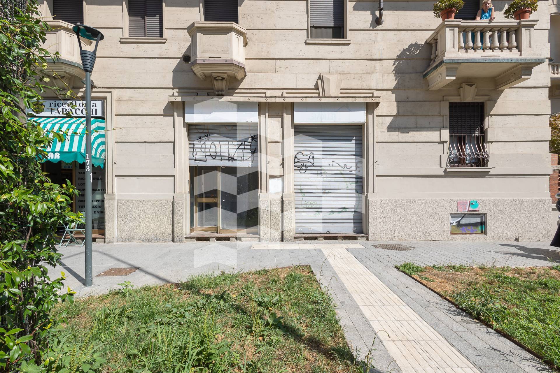 Locale commerciale in affitto a Milano, Solari