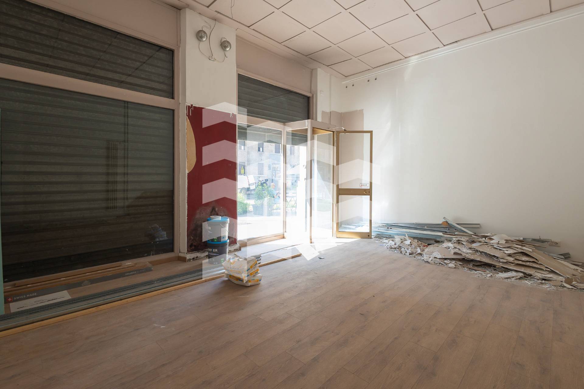 Locale commerciale in affitto a Milano, Solari