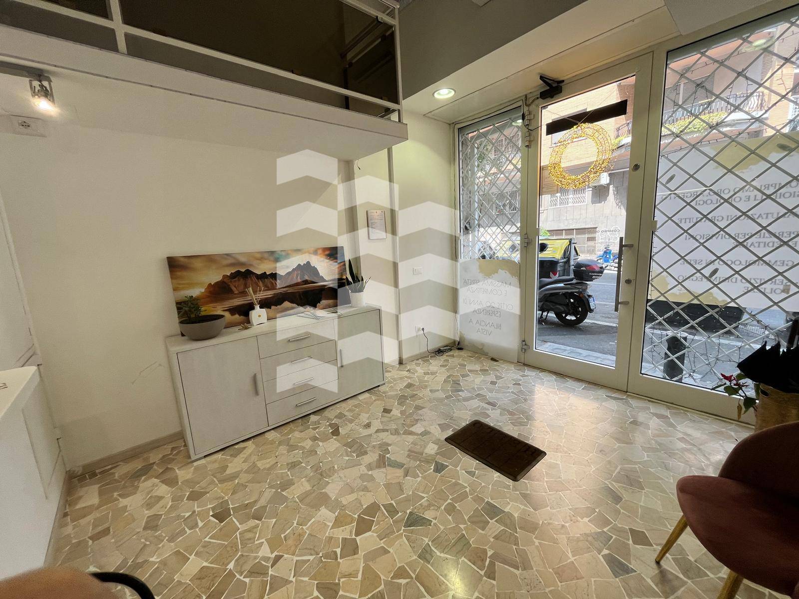 Locale commerciale in vendita a Roma, Camilluccia