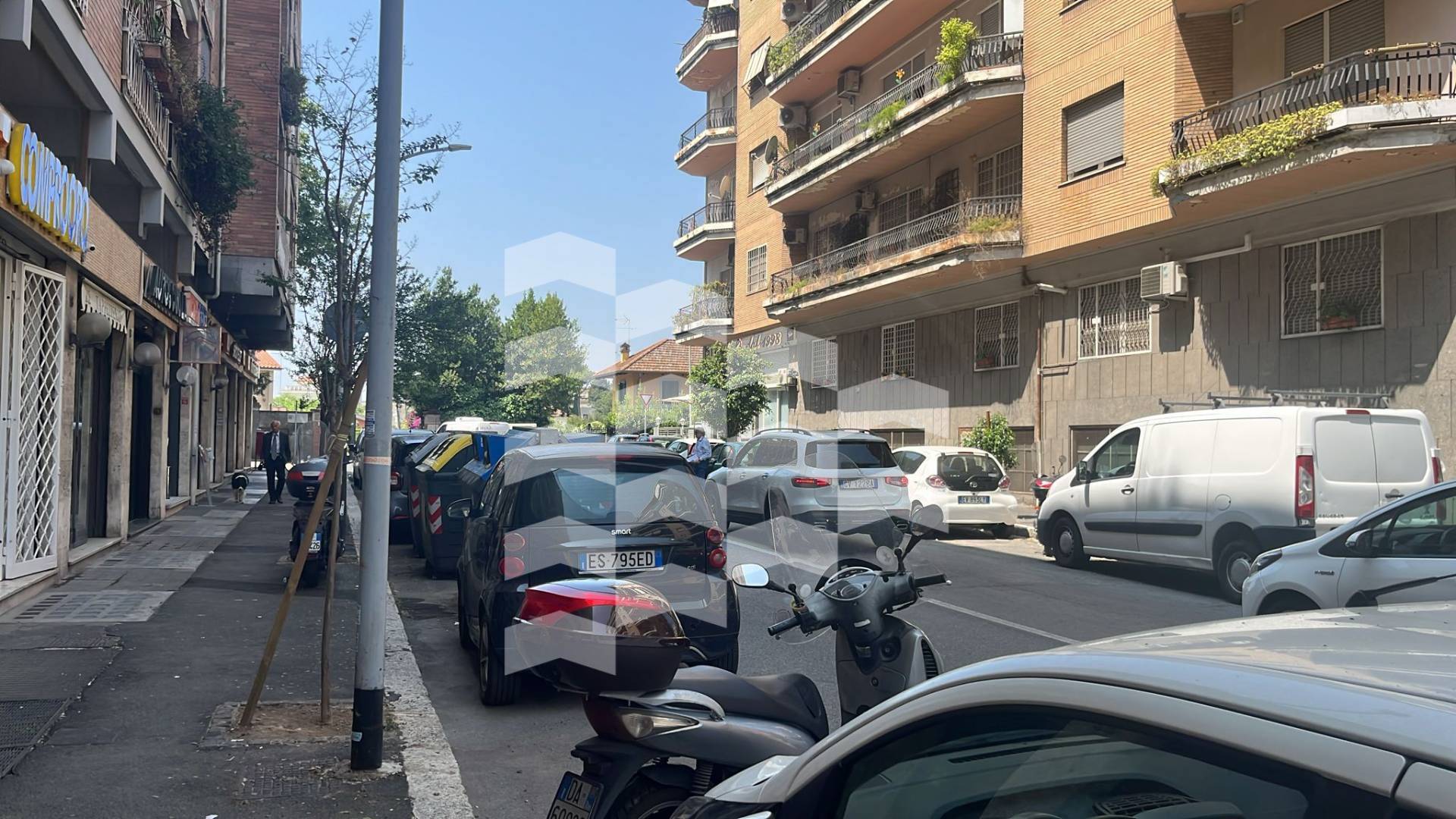 Locale commerciale in vendita a Roma, Camilluccia