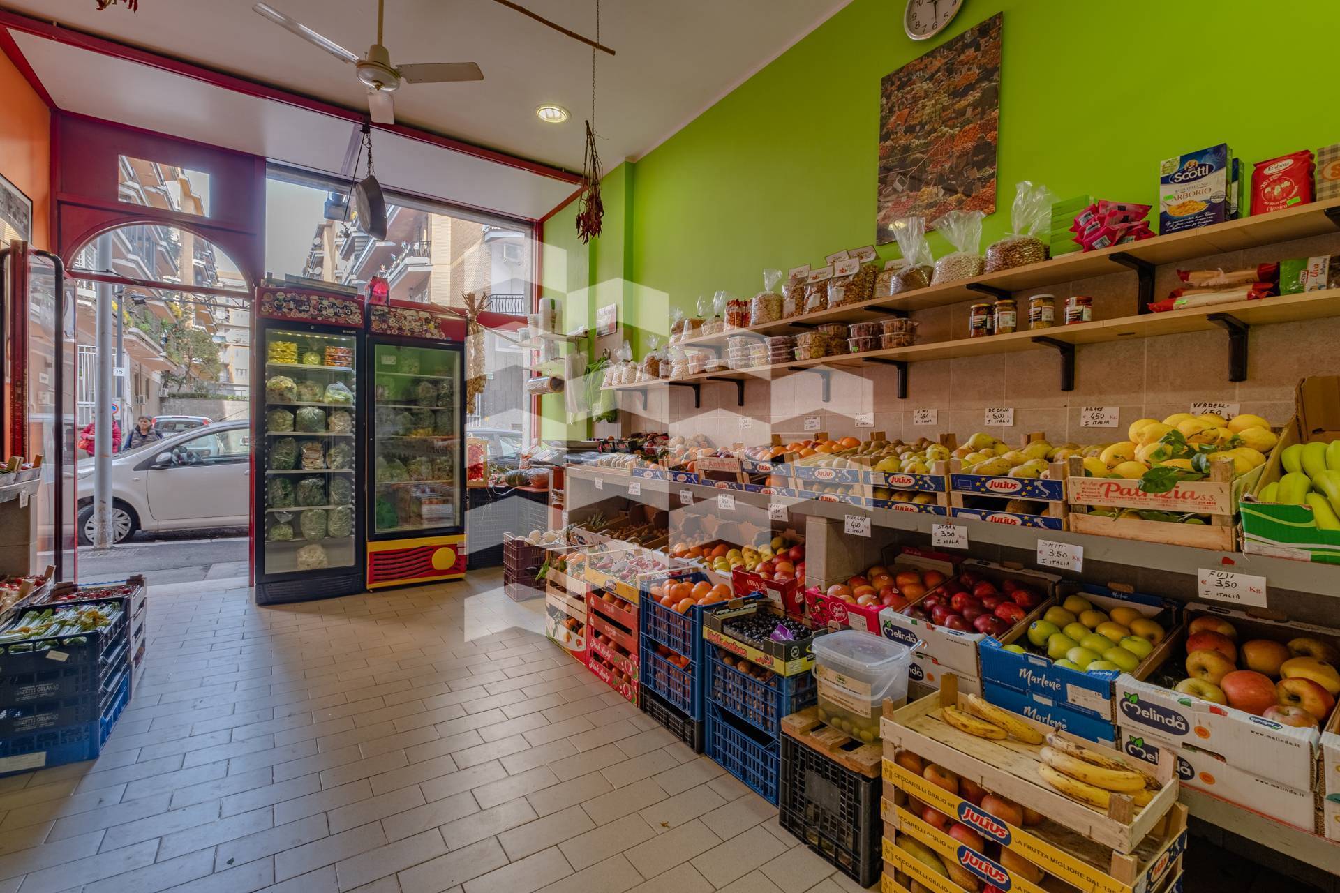 Locale commerciale in vendita a Roma, Camilluccia