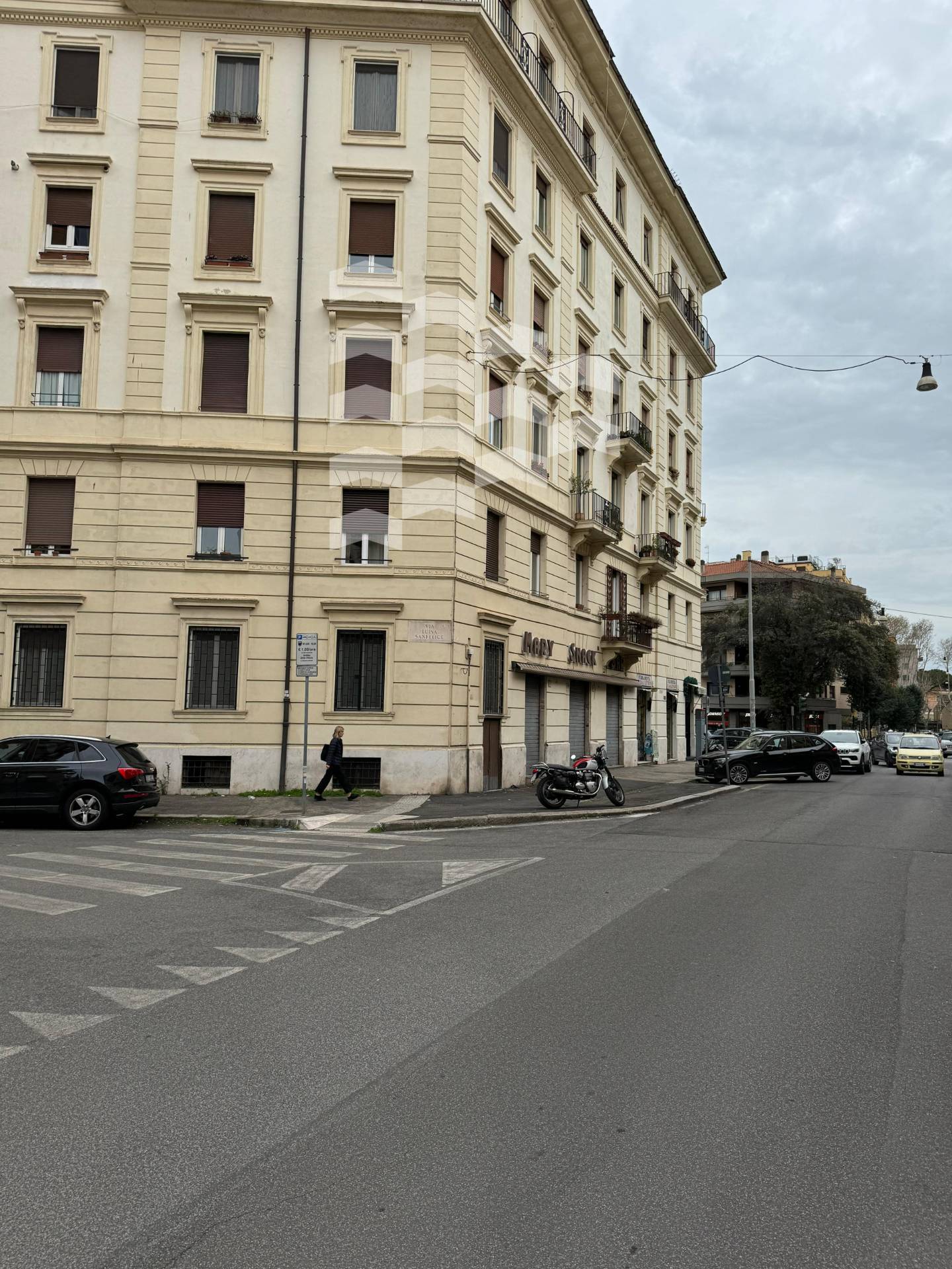 Locale commerciale in vendita a Roma, Prati