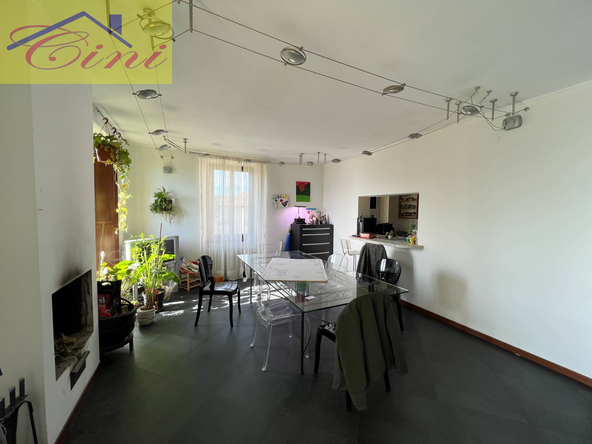 QUADRILOCALE in vendita a Erba, Parravicino