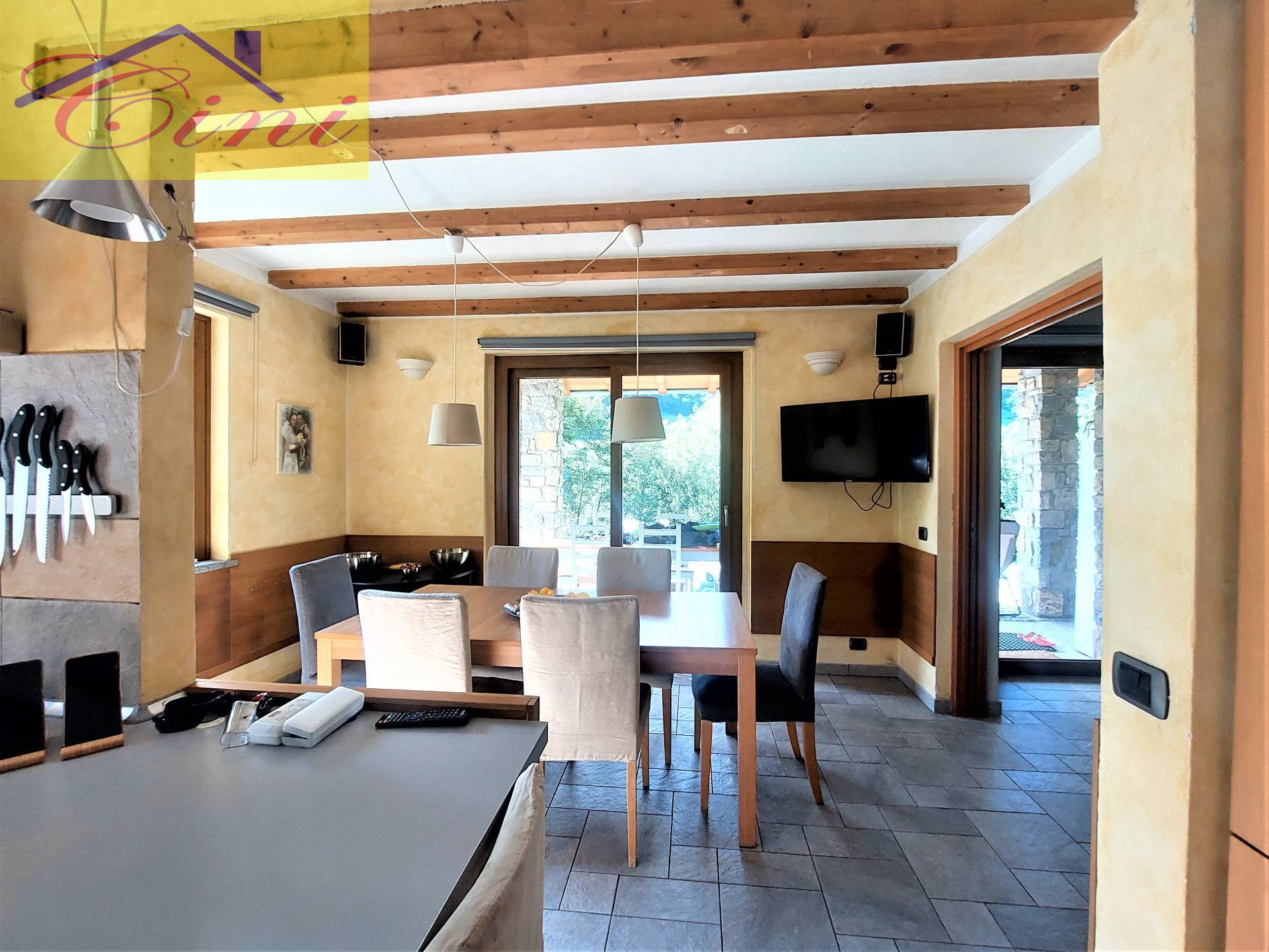 VILLA SINGOLA in vendita a Cremeno, Maggio