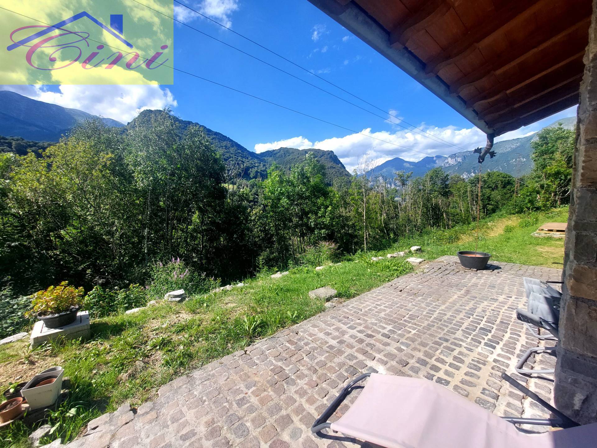 VILLA SINGOLA in vendita a Cremeno, Maggio