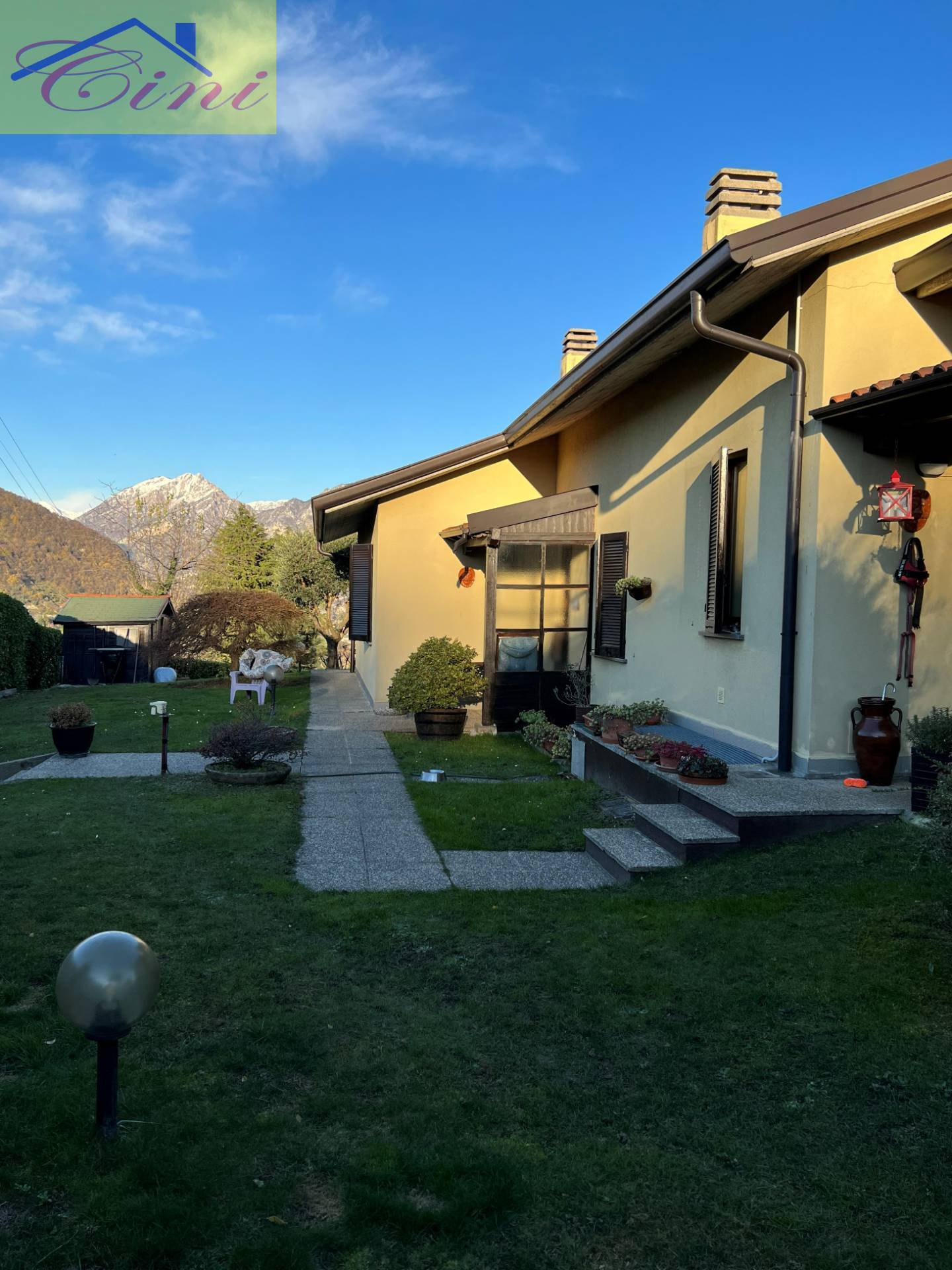 VILLA SINGOLA in vendita a Galbiate