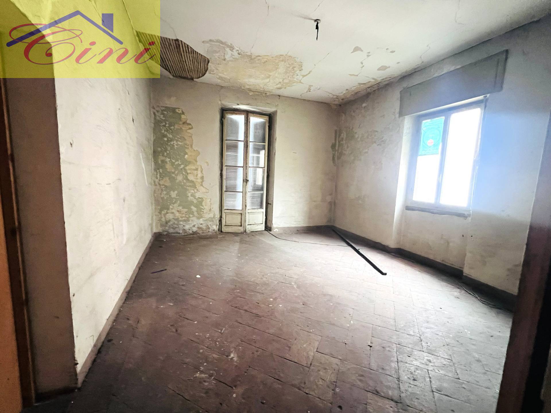 CINQUELOCALI in vendita a Cant, Cascina Amata