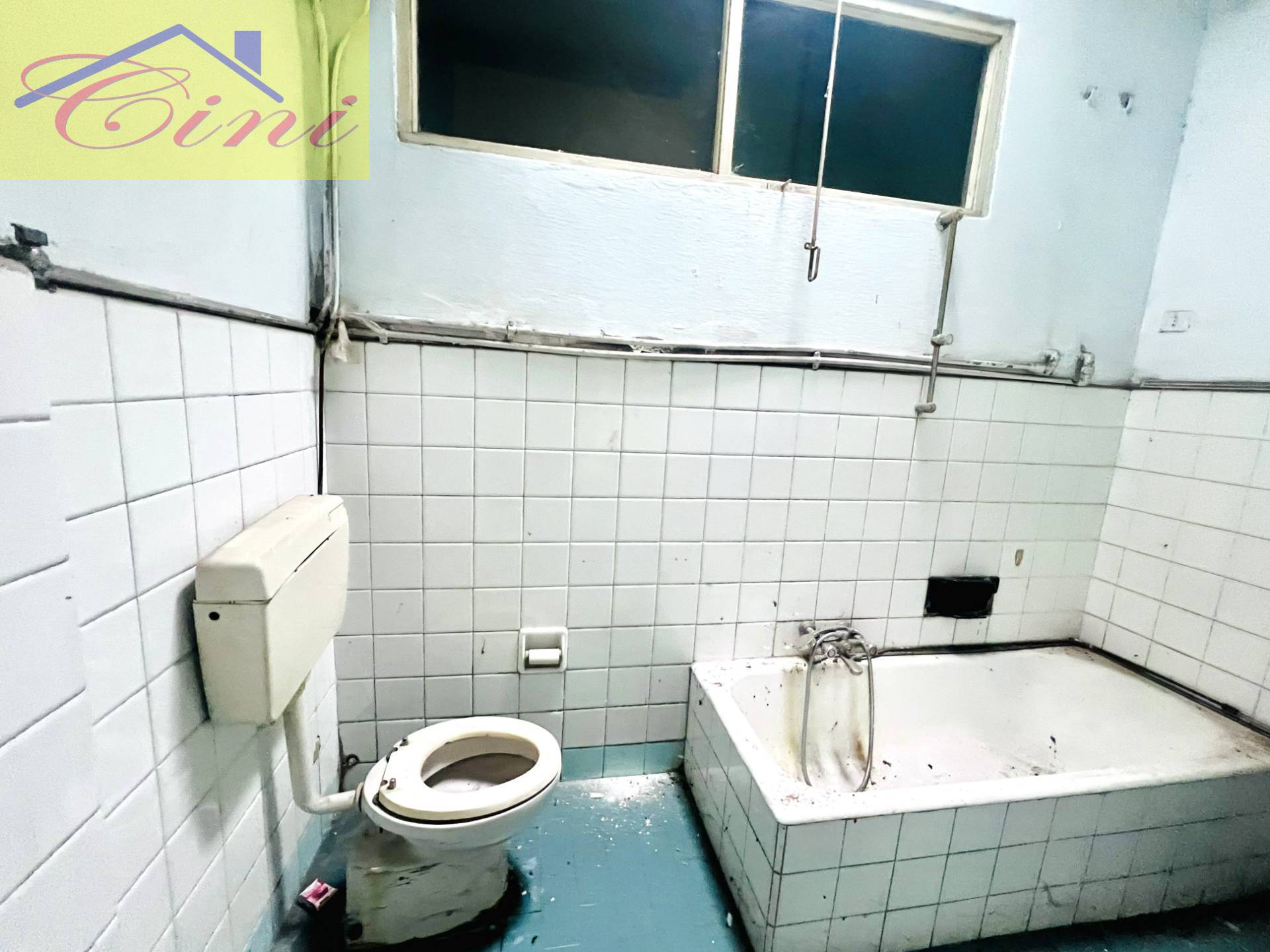 CINQUELOCALI in vendita a Cant, Cascina Amata