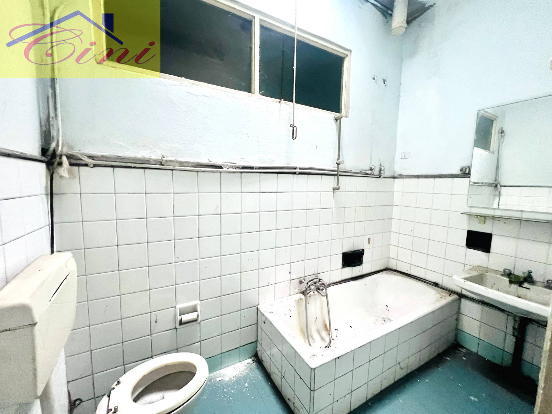 CINQUELOCALI in vendita a Cant, Cascina Amata