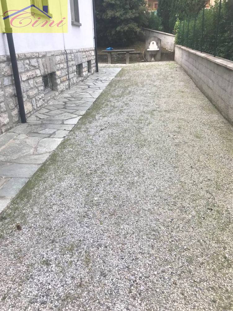 VILLA SINGOLA in vendita a Mandello del Lario