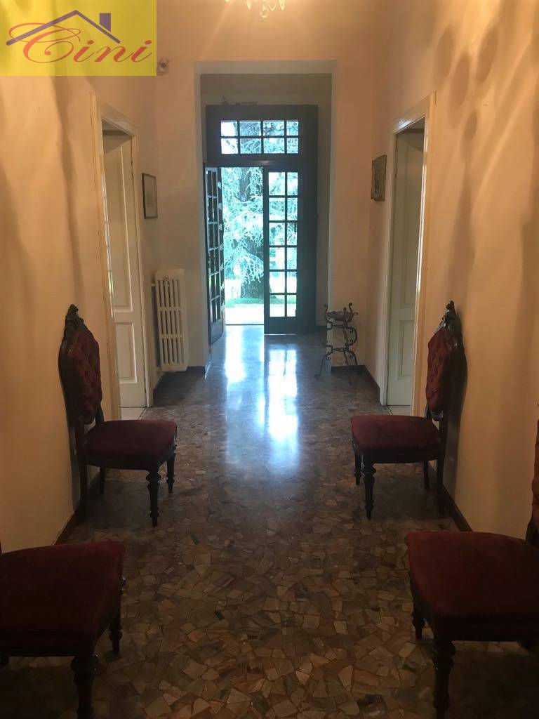 VILLA SINGOLA in vendita a Mandello del Lario