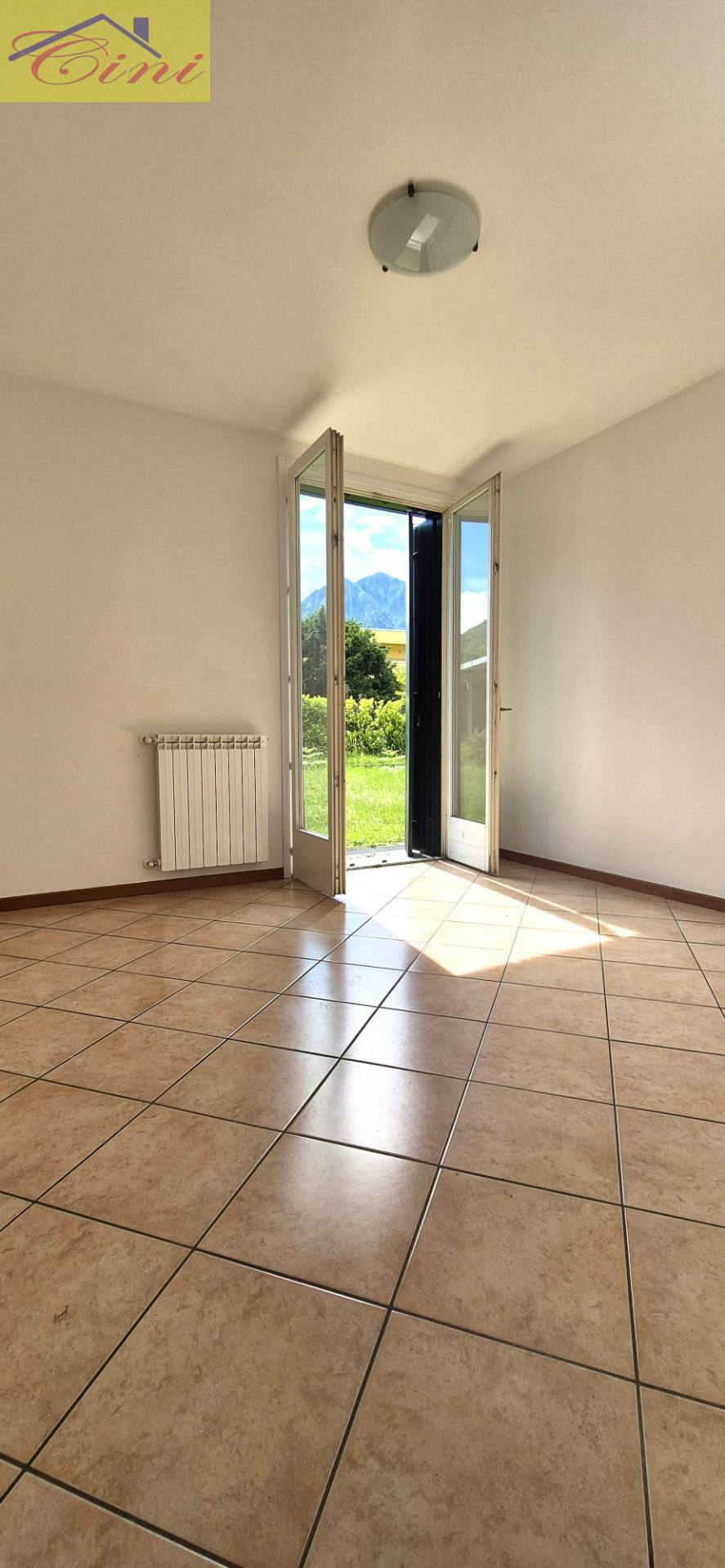 TRILOCALE in vendita a Malgrate