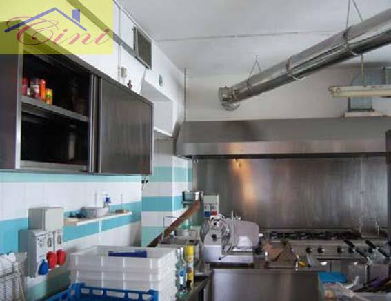 Locale commerciale in vendita a Dolzago