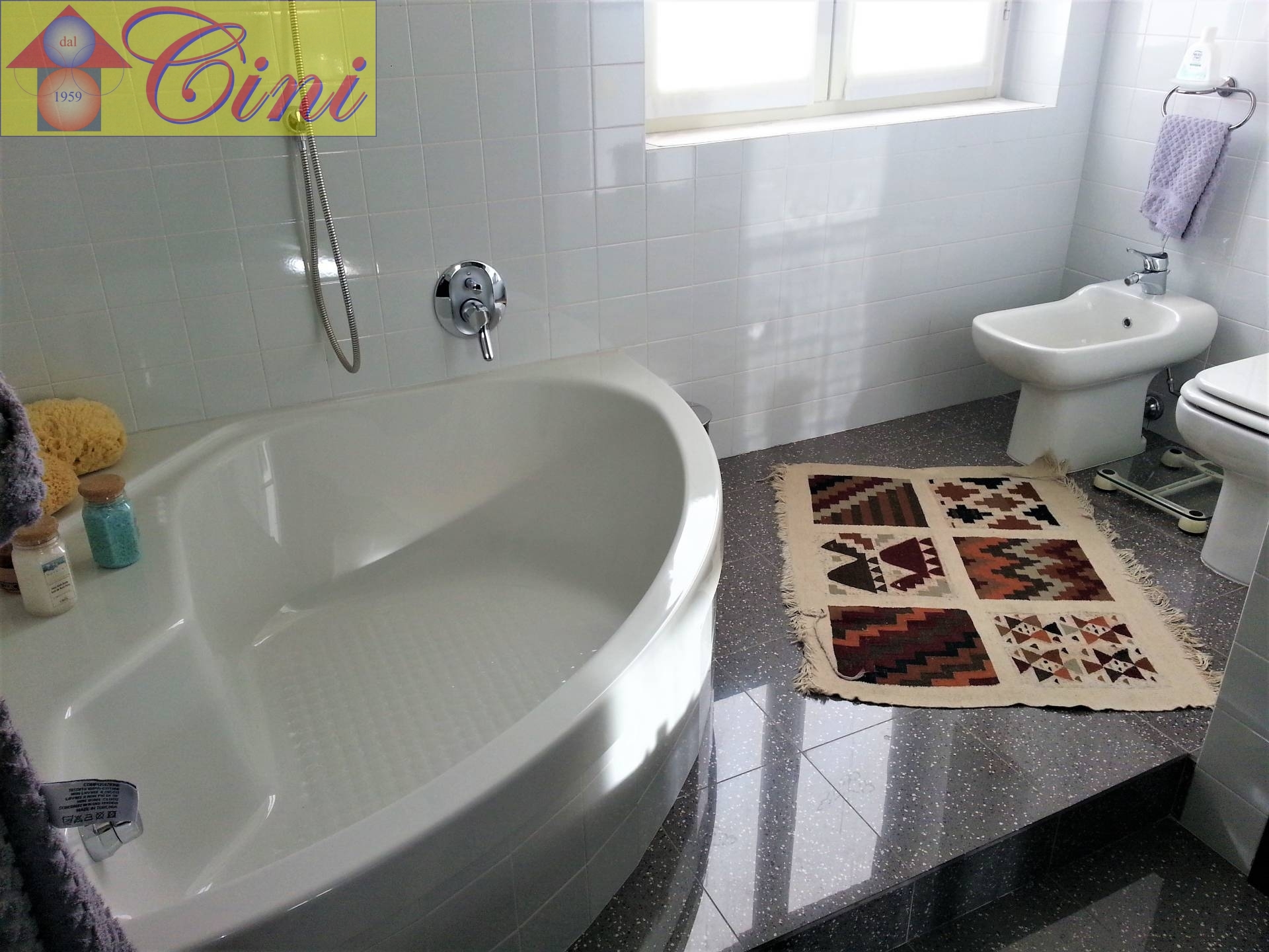 CINQUELOCALI in vendita a Abbadia Lariana