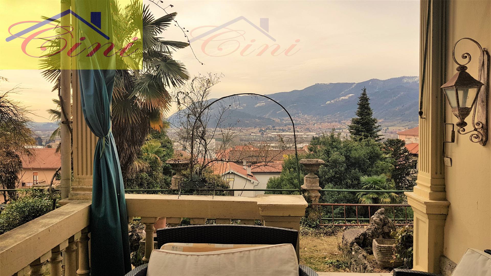 VILLA SINGOLA in vendita a Calolziocorte, Calolzio centro