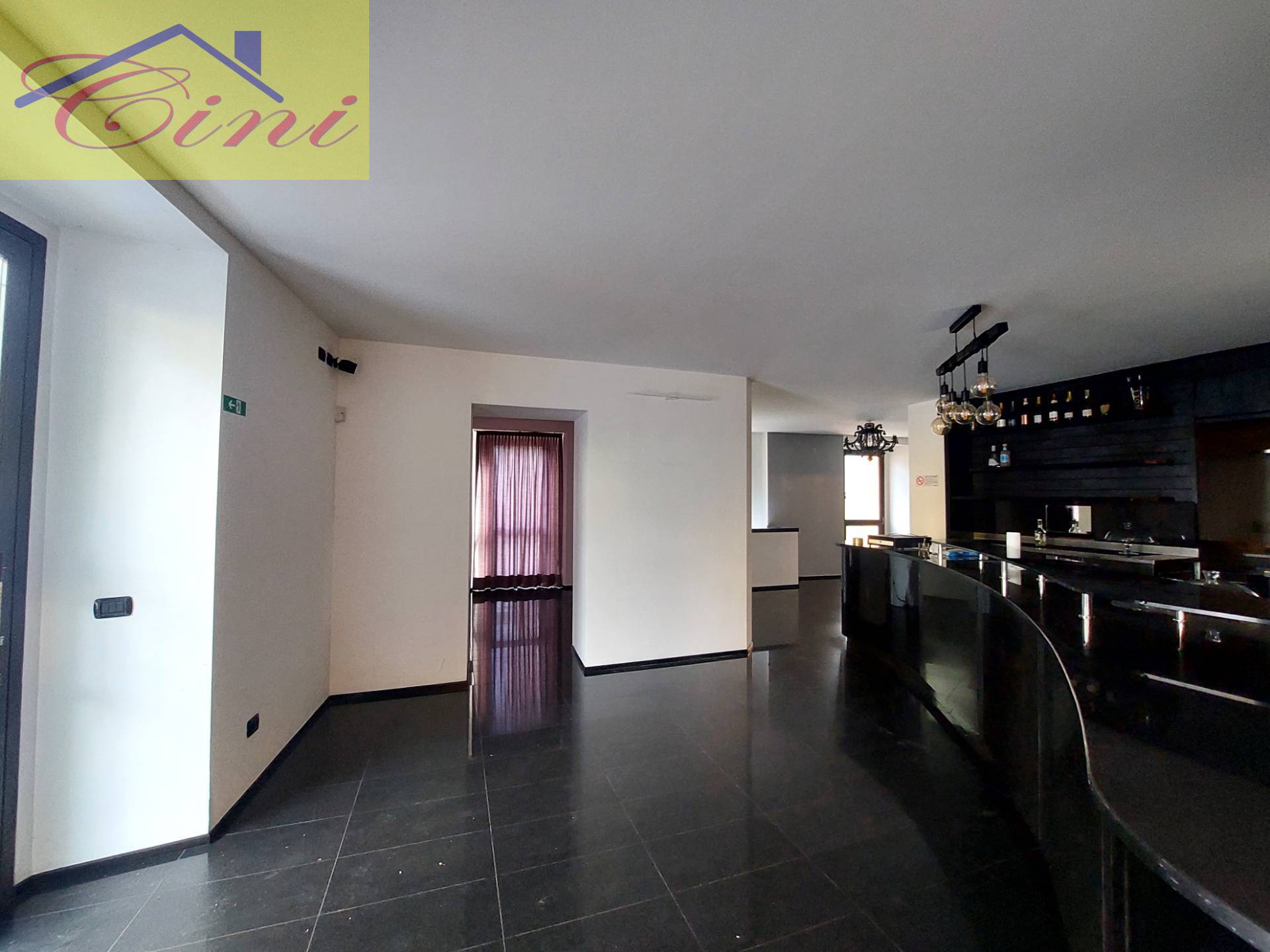 BAR in vendita a Lecco, Castello