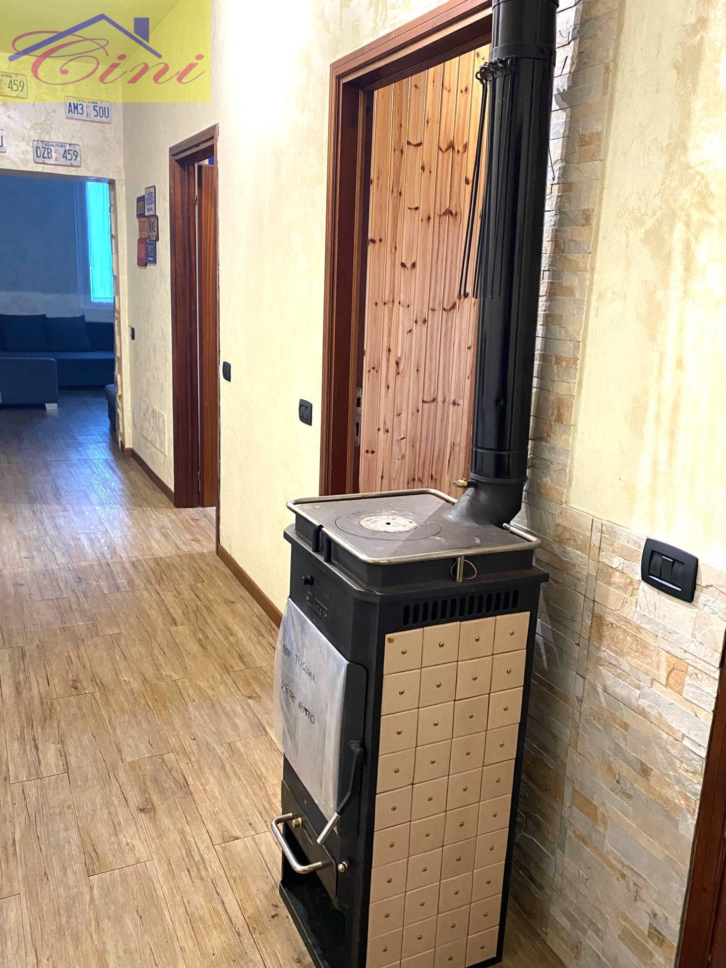 QUADRILOCALE in vendita a Introbio