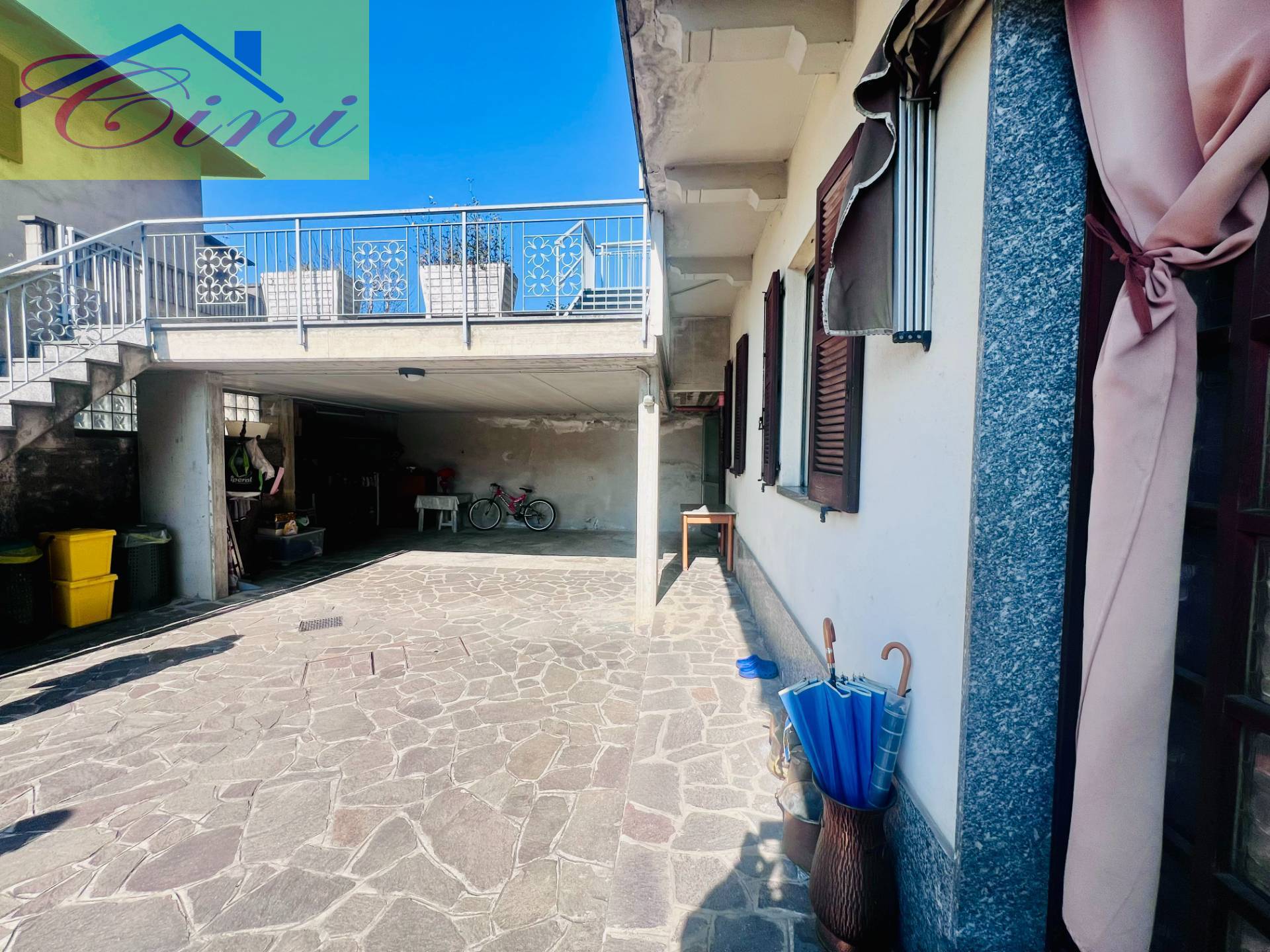 VILLA SINGOLA in vendita a Calolziocorte, Cornello