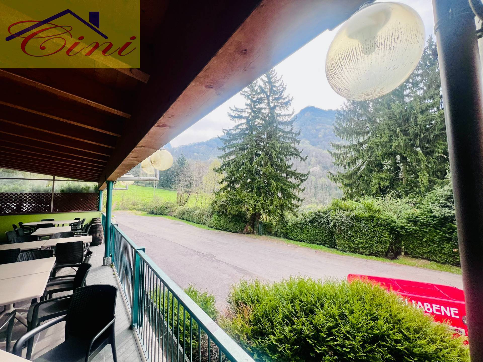 VILLA SINGOLA in vendita a Lecco, Laorca