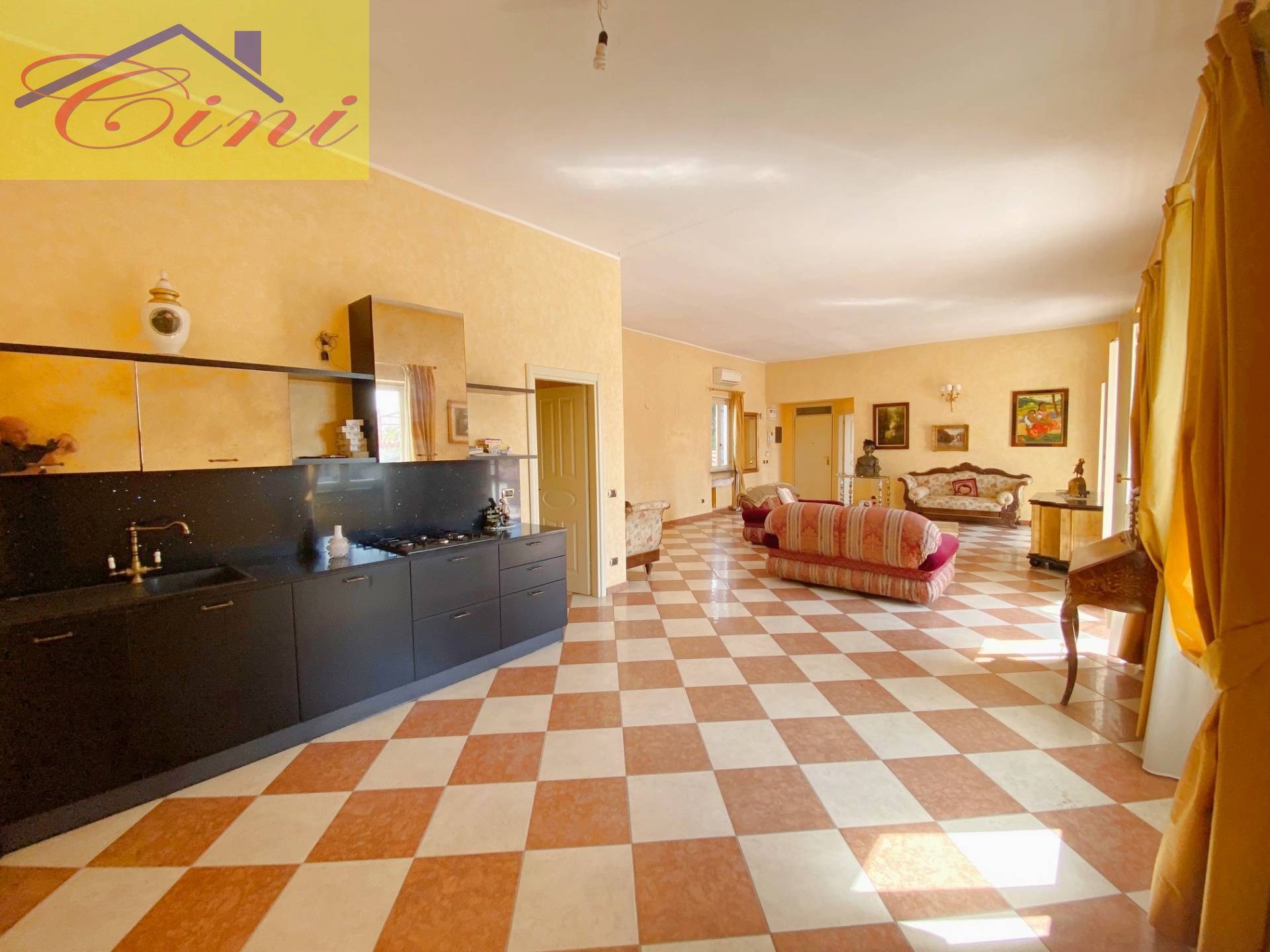 QUADRILOCALE in vendita a Rogeno