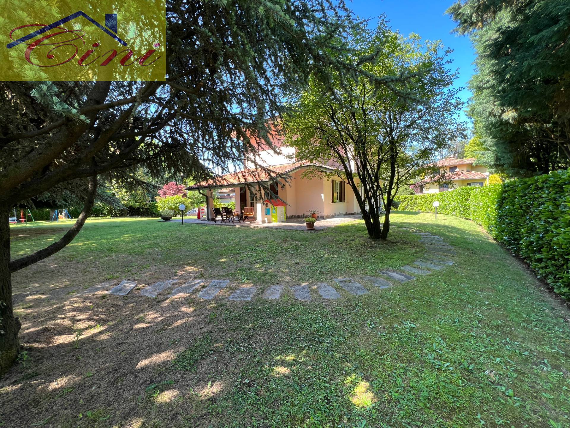 VILLA SINGOLA in vendita a Oggiono, Castello