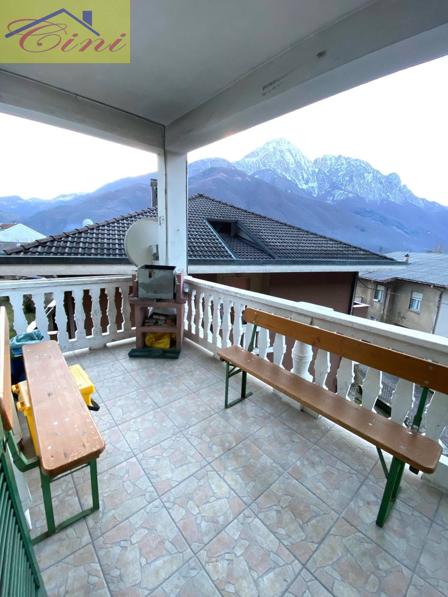 QUADRILOCALE in vendita a Introbio