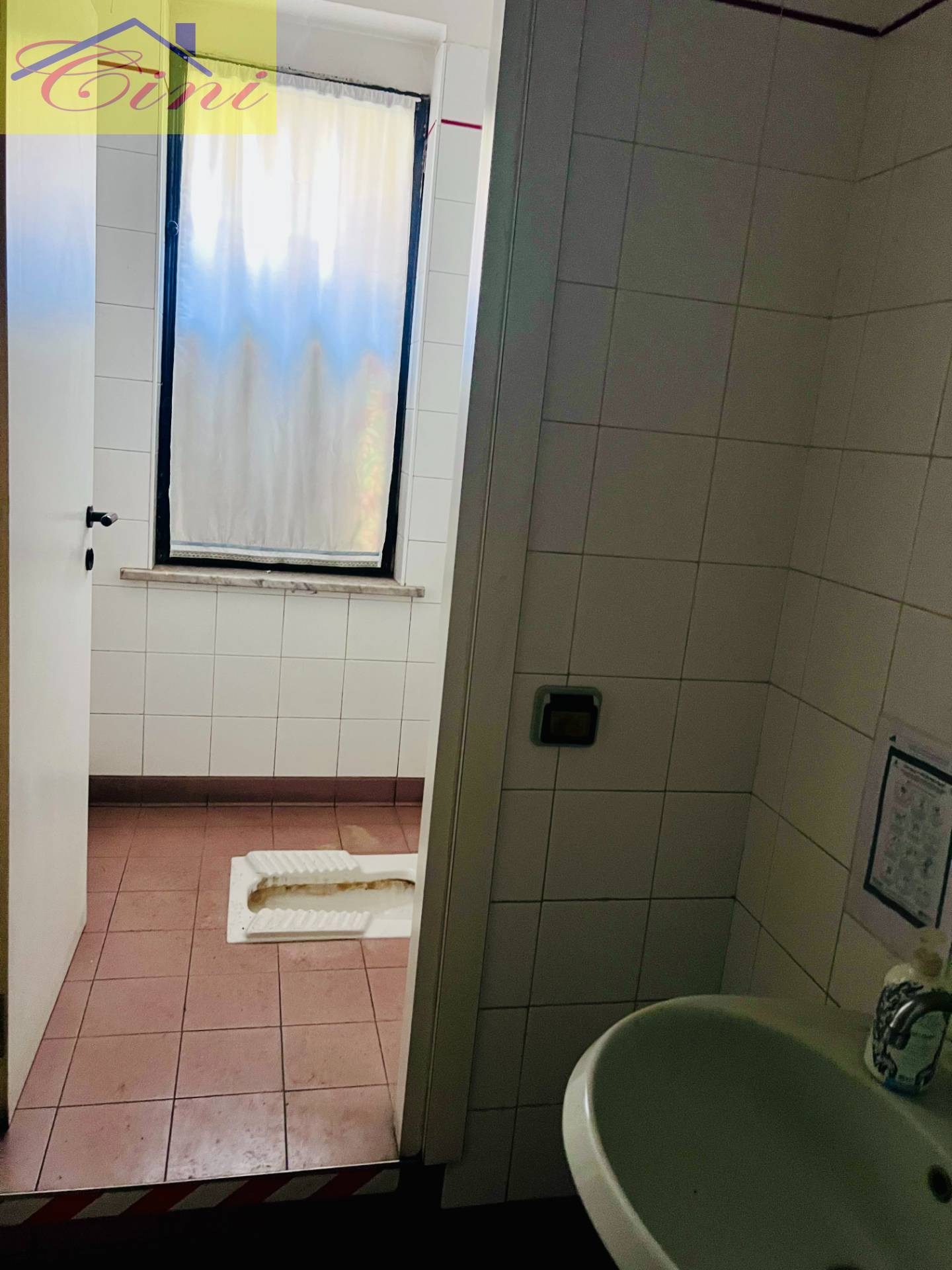 NEGOZIO in vendita a Erba