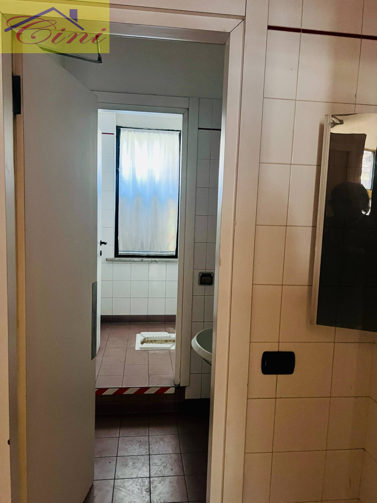 NEGOZIO in vendita a Erba