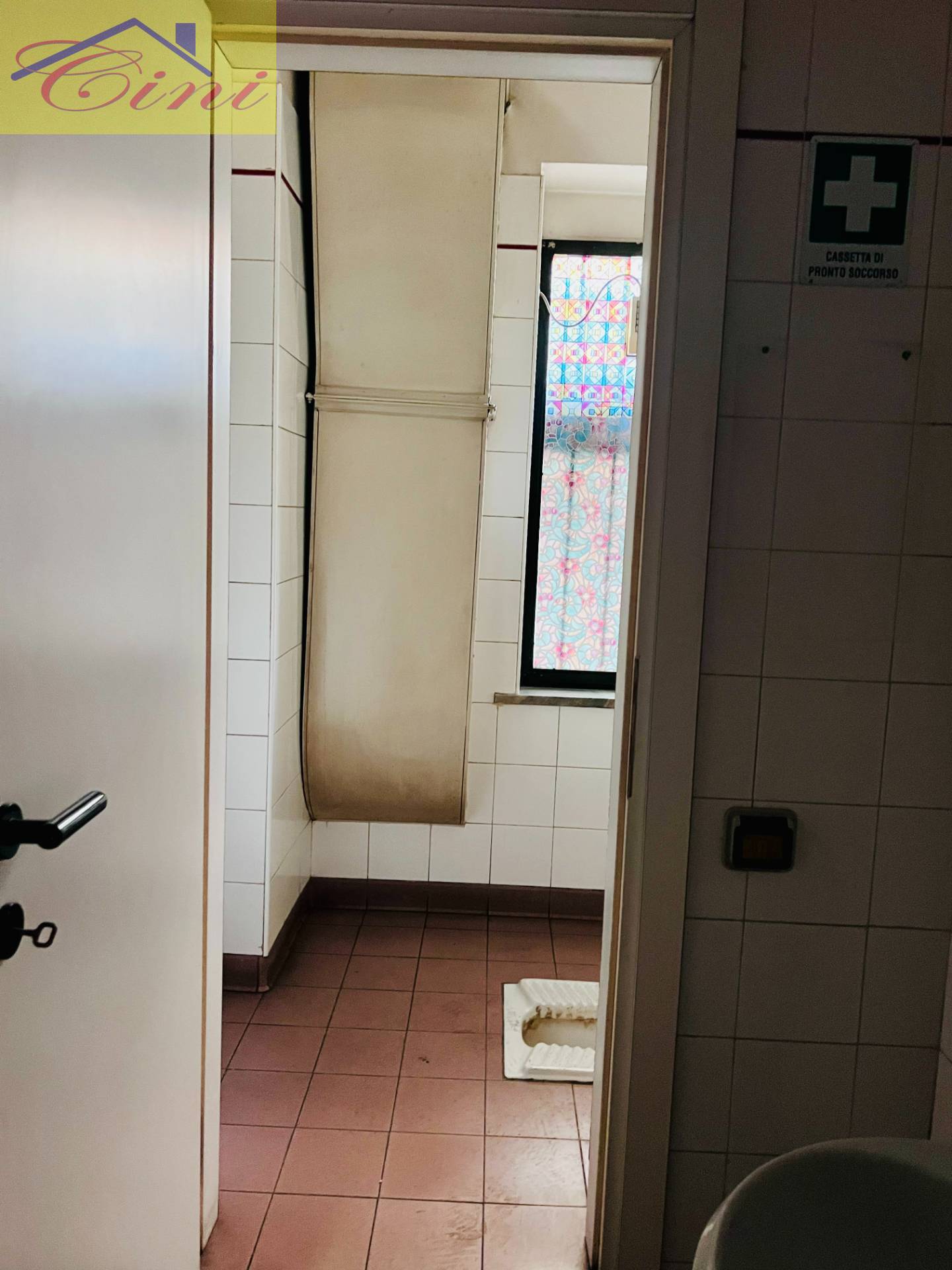 NEGOZIO in vendita a Erba