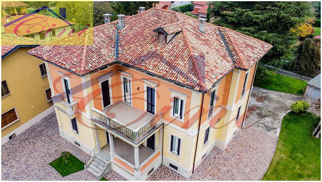 VILLA SINGOLA in vendita a Eupilio