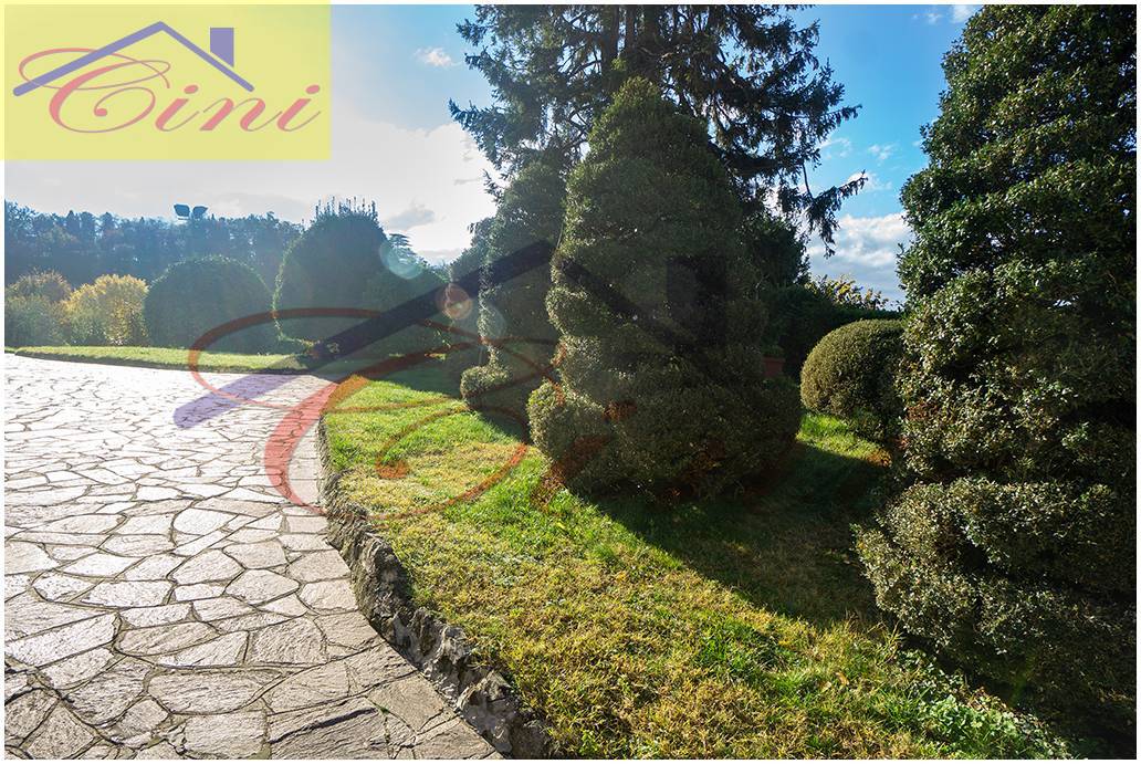 VILLA SINGOLA in vendita a Eupilio