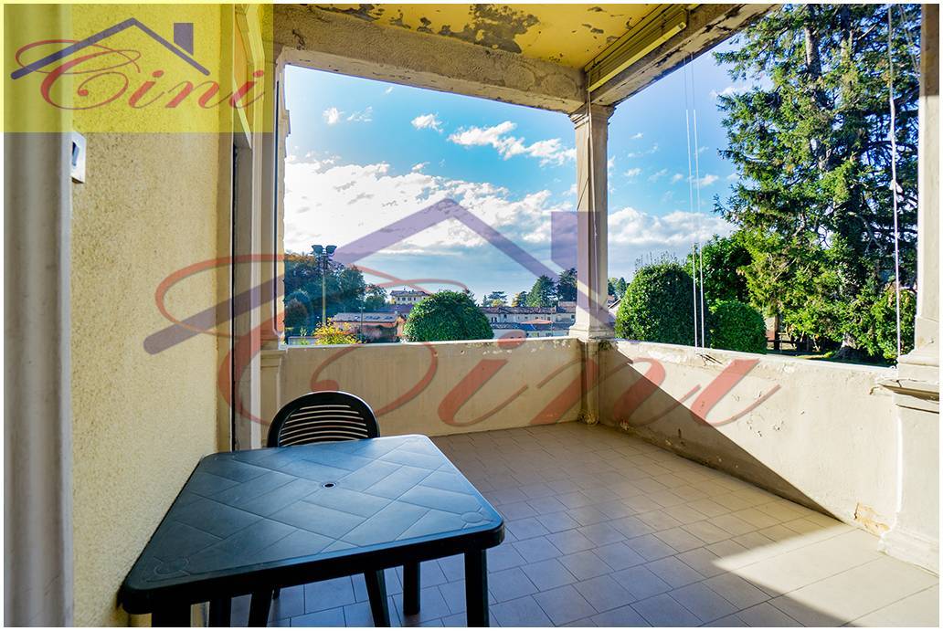 VILLA SINGOLA in vendita a Eupilio