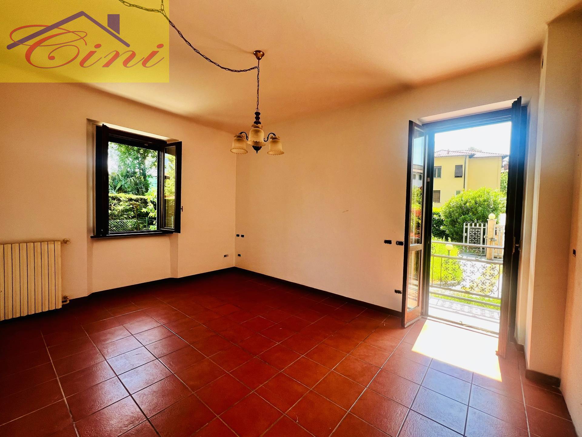 VILLA SINGOLA in vendita a Eupilio