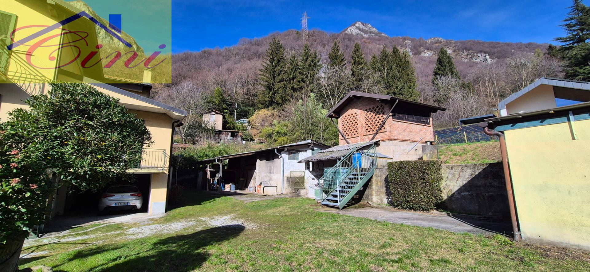 CASA SINGOLA in vendita a Lecco, Laorca