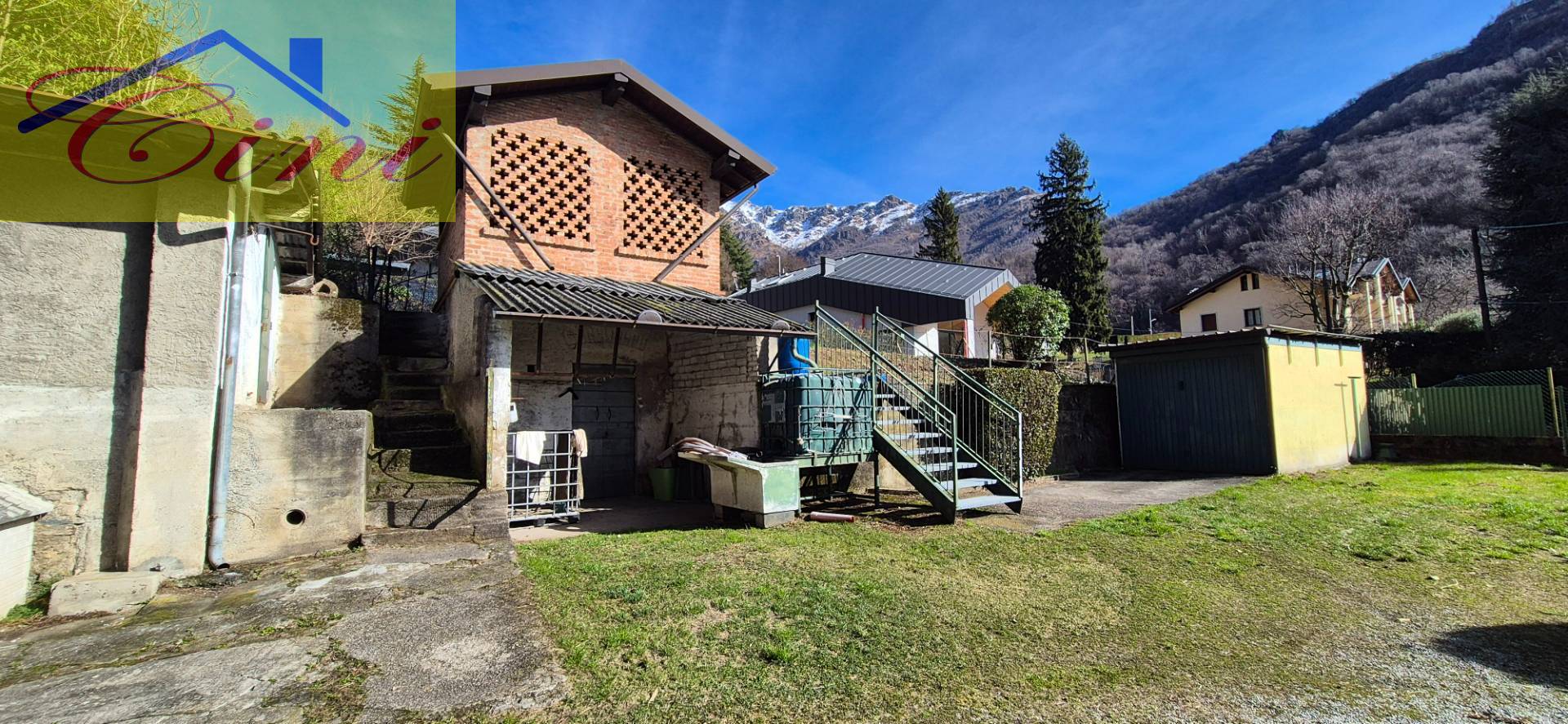 CASA SINGOLA in vendita a Lecco, Laorca