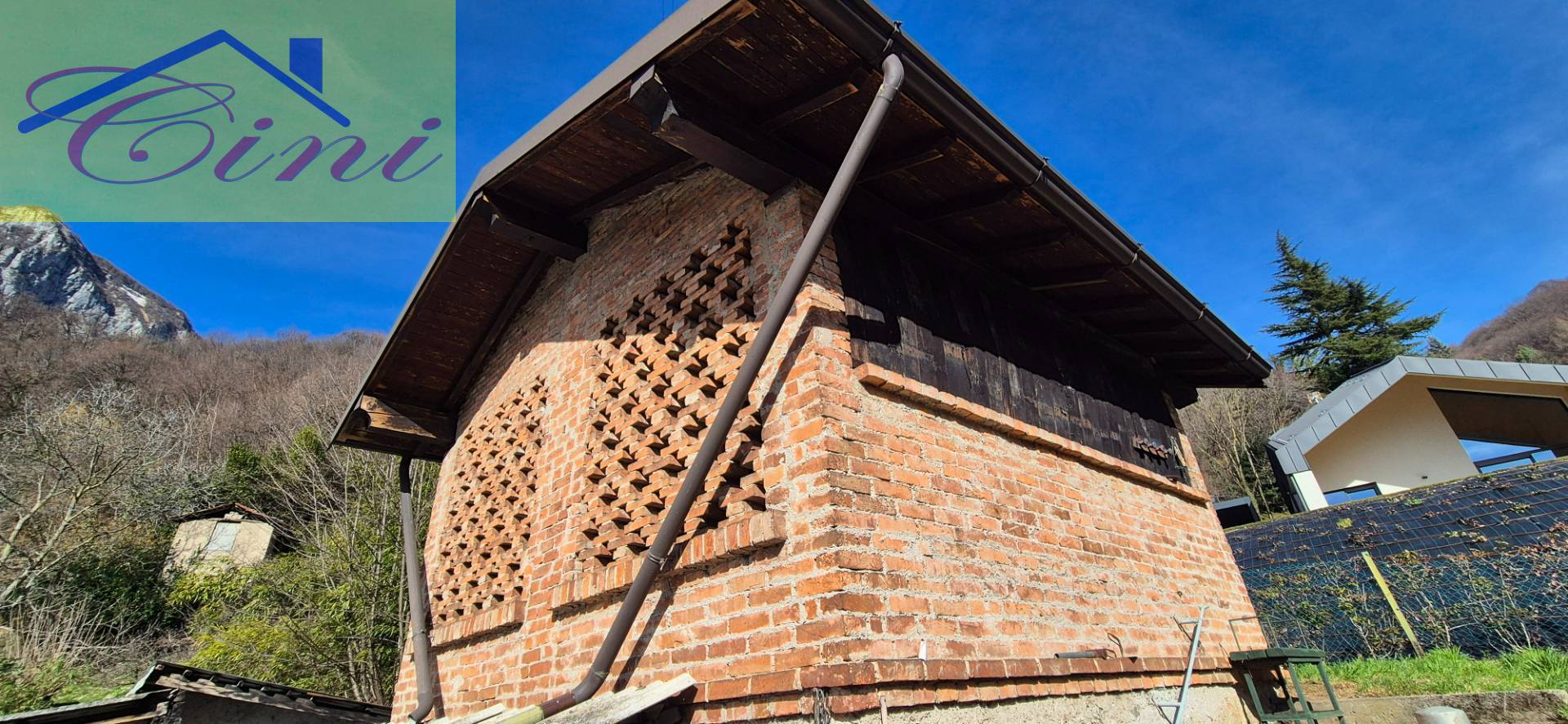 CASA SINGOLA in vendita a Lecco, Laorca