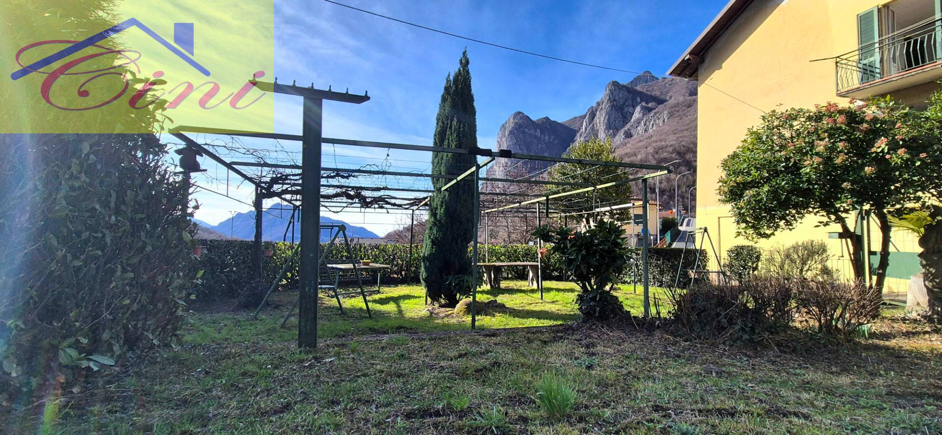 CASA SINGOLA in vendita a Lecco, Laorca