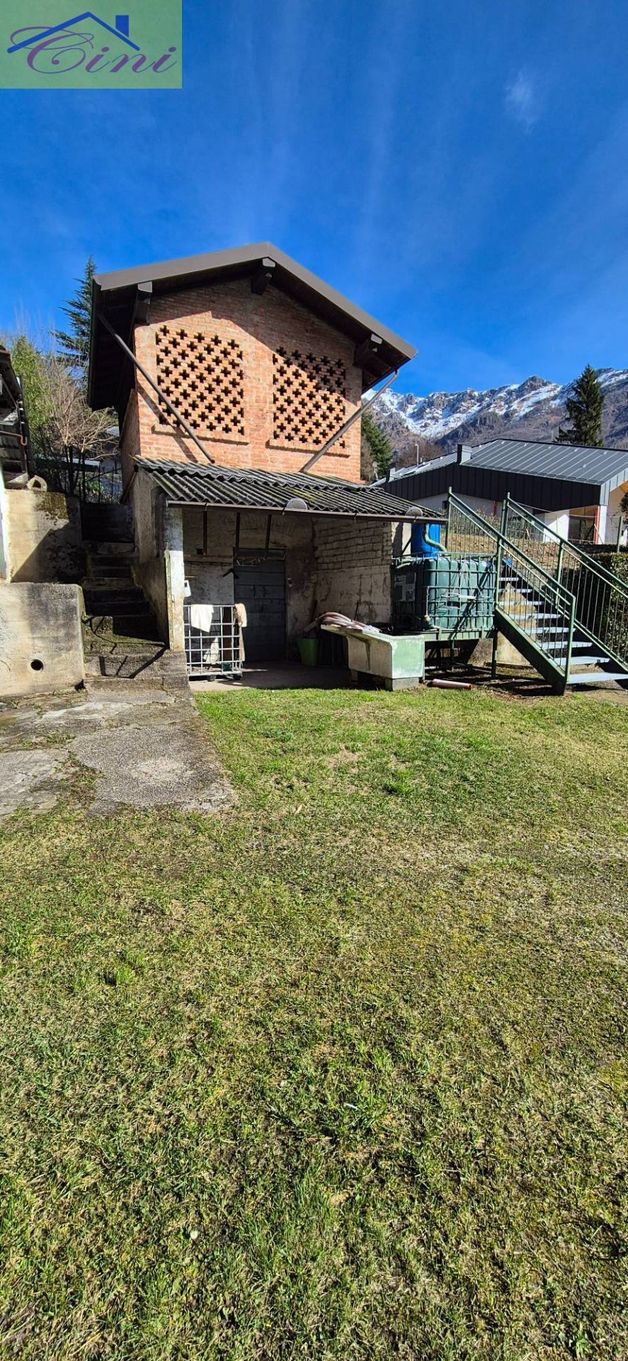 CASA SINGOLA in vendita a Lecco, Laorca