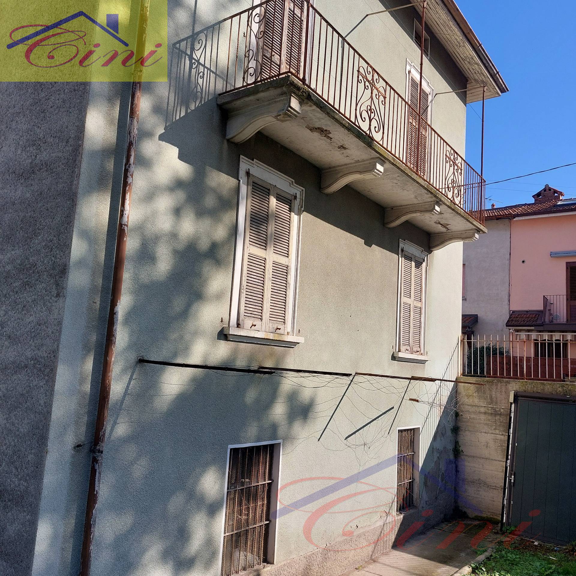 VILLA SINGOLA in vendita a Vercurago
