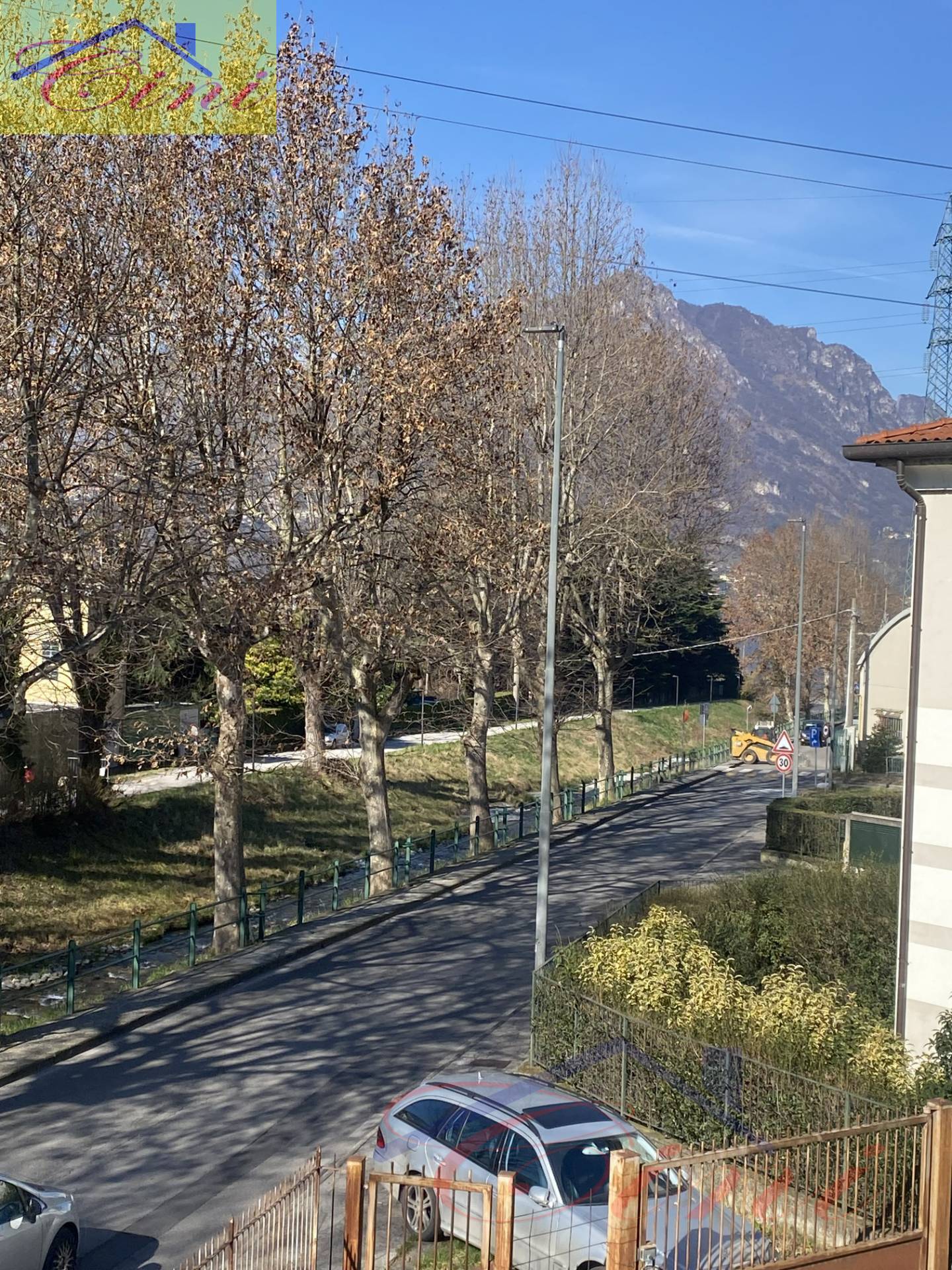 VILLA SINGOLA in vendita a Vercurago