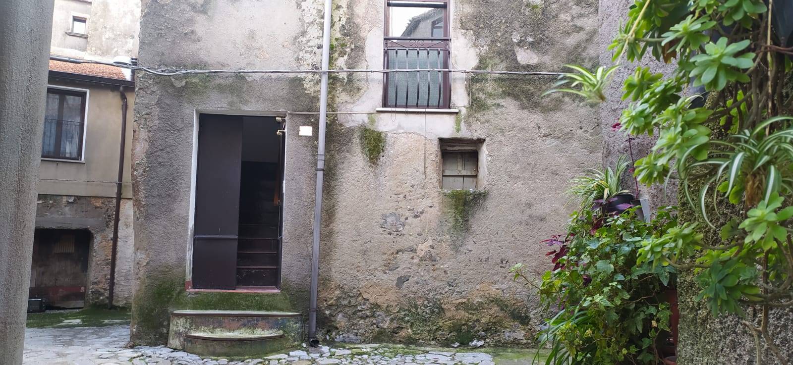 Casa indipendente con box a San Giovanni a Piro