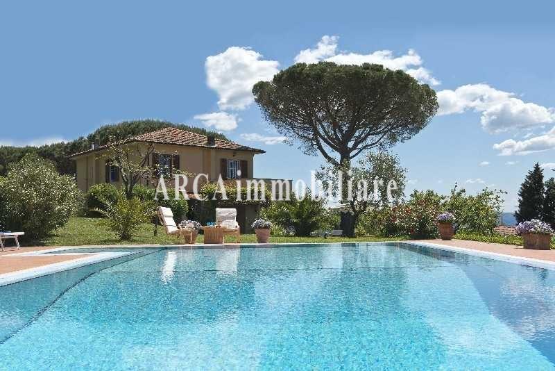 Villa con giardino, Massarosa collina