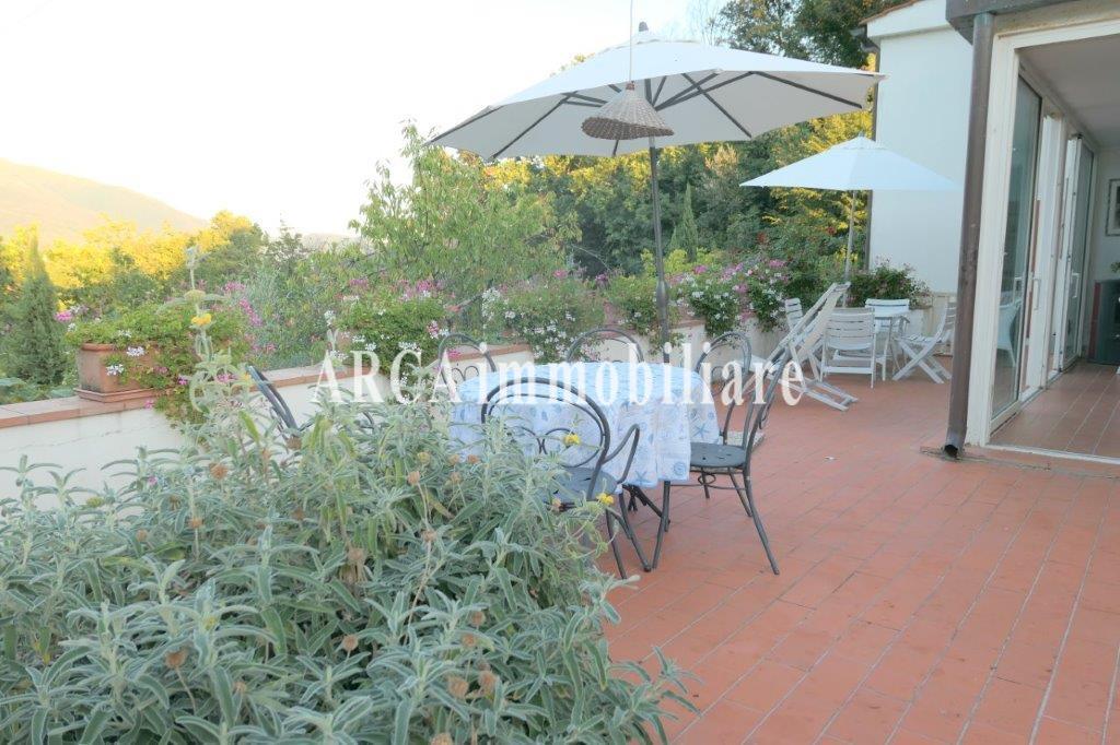 Casa indipendente con giardino a Camaiore