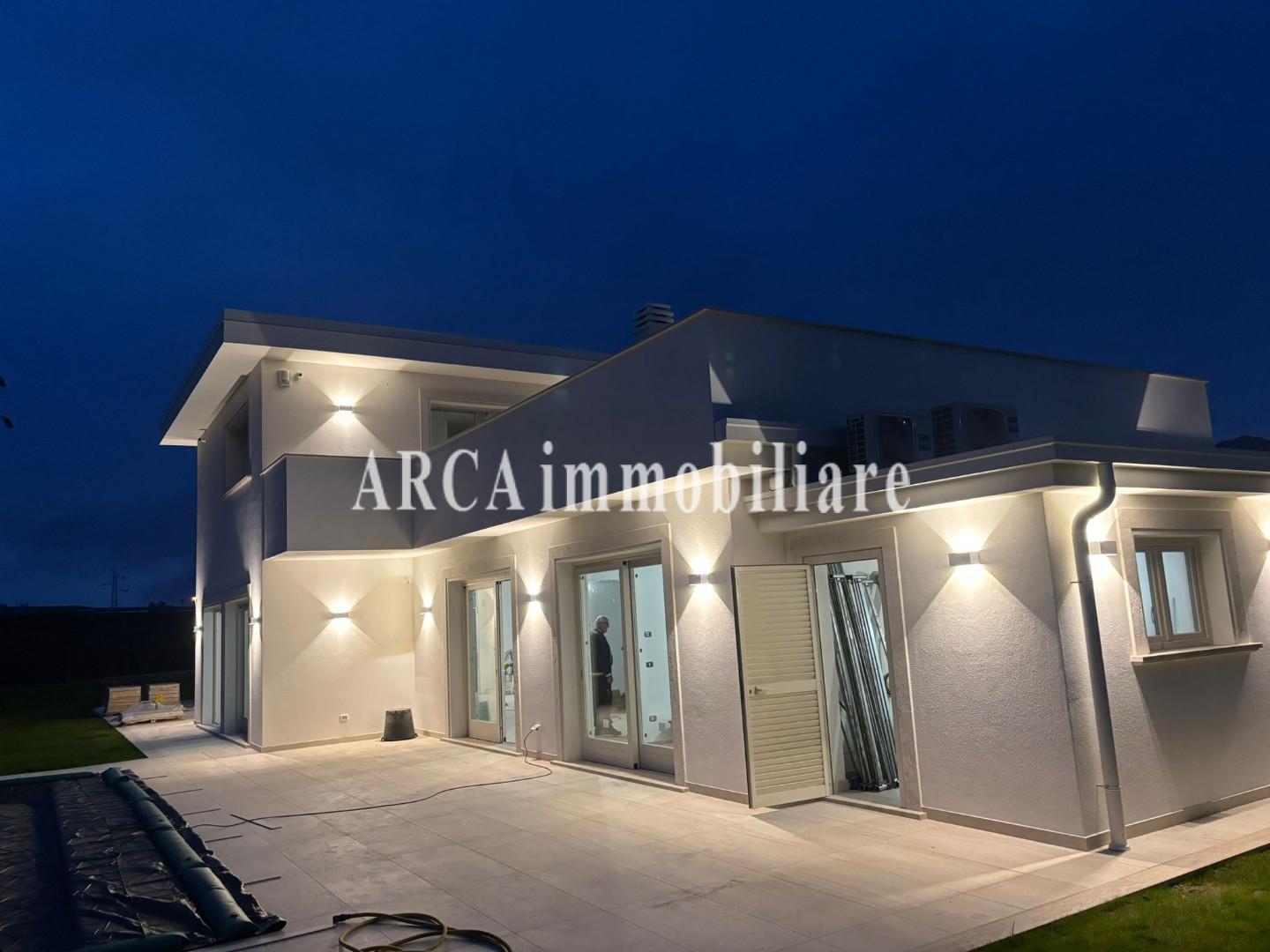 Villa nuova a Pietrasanta