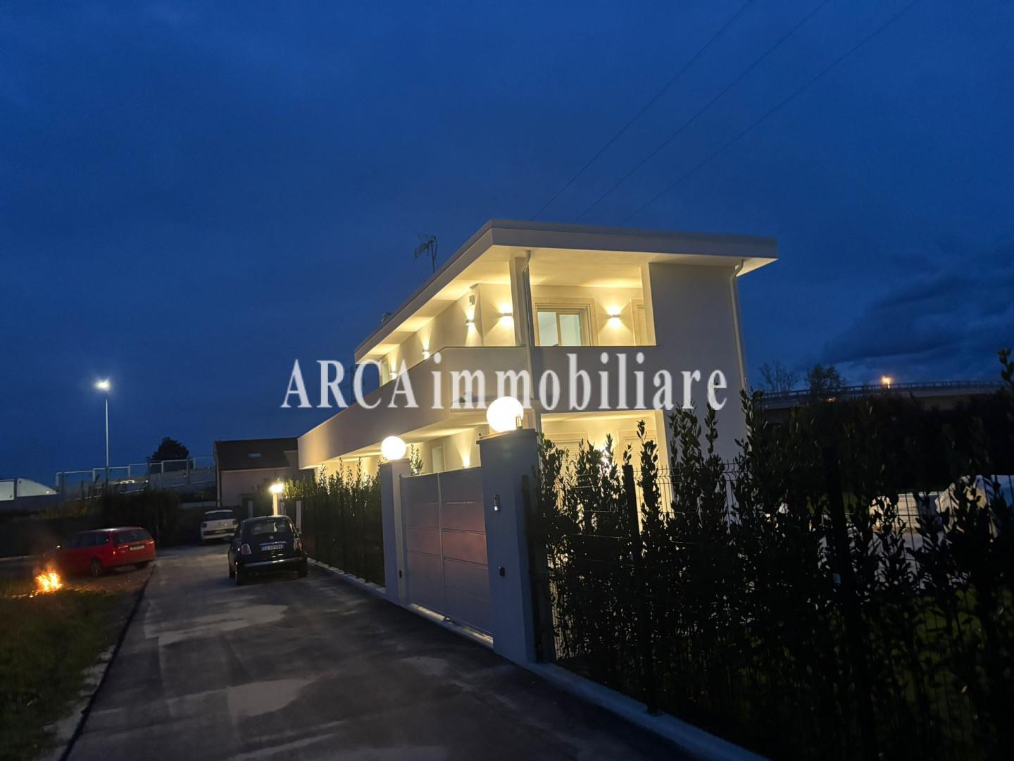 Villa nuova a Pietrasanta